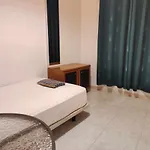 2- La Habitacion Del Piso Centro Δωμάτια σε οικογενειακή κατοικία *