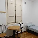 2- La Habitacion Del Piso Centro Δωμάτια σε οικογενειακή κατοικία