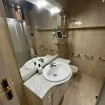 2- La Habitacion Del Piso Centro Δωμάτια σε οικογενειακή κατοικία