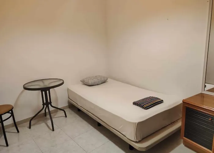 2- La Habitacion Del Piso Centro Проживание в семье *